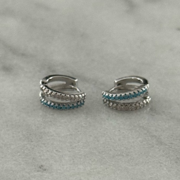 Sterling Silver Turquoise Crystal Double Hoop Earrings
Brand New - Picture 1 of 4